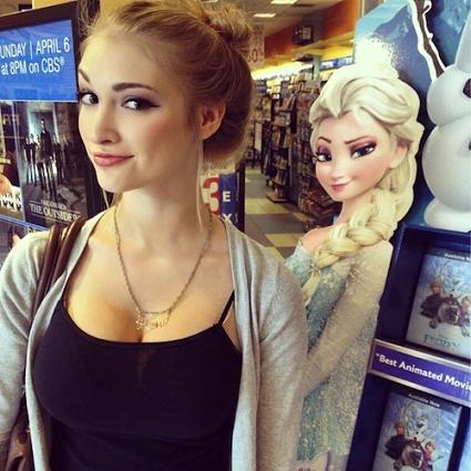 17. Elsa จากเรื่อง Frozen
