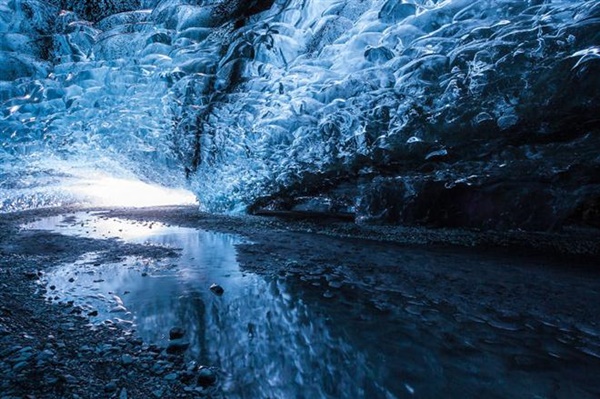 ชม! ถ้ำน้ำแข็งในไอซ์แลนด์สวยที่สุดในโลก