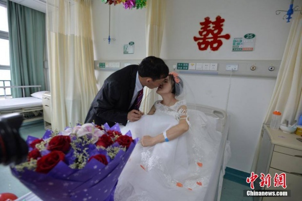 สุดซึ้ง..รักนี้ยังไม่สาย คู่รักชาวจีนขอแต่งงานช่วงบั้นปลายของชีวิต