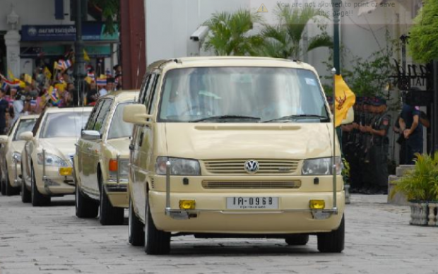 ไขข้อสงสัย! ทำไมถึงต้องเป็น สีครีม รถยนต์พระที่นั่งของพระมหากษัตริย์และพระบรมวงศานุวงศ์ไทย