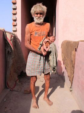 ผู้เฒ่าชาวอินเดียวัย 96 เป็นคุณพ่ออายุมากที่สุดในโลก