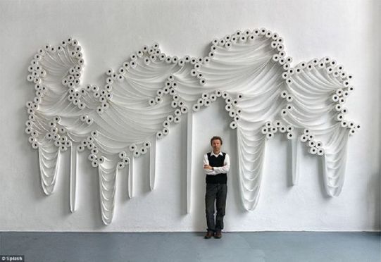 ศิลปินสุดเจ๋ง โชว์งานศิลปะกระดาษชำระอย่างสวยงามและสร้างสรรค์