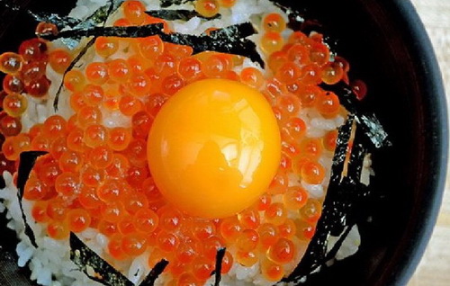 มาดู! ไข่ปลาแซลมอน ก่อนปรุงเป็นอาหาร จะบาดตา บาดใจ น่ากินขนาดไหน?