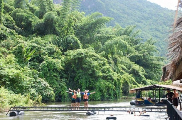 ล่องแพเล่นน้ำตกที่โก๋ เมืองกาญจน์ ฟินสุดบรรยาย!