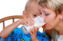 ดื่มนมสดก่อนนอนดีอย่างไร