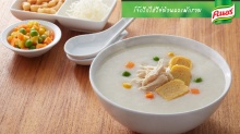 โจ๊กไก่ใส่ไข่ม้วนและผักรวม