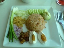 ข้าวผัดน้ำพริกลงเรือ