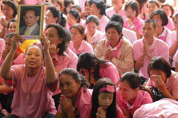 ทรงพระเจริญกึกก้องทั่วผืนแผ่นดินไทย ในหลวงเสด็จฯออกมหาสมาคม 