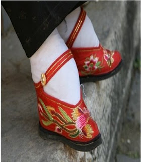 เท้าดอกบัว ( Foot Binding ) 