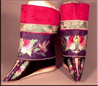 เท้าดอกบัว ( Foot Binding ) 