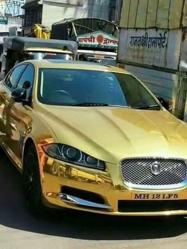 รวยโครต!!! เศรษฐีอินเดีย ใช้ทองคำแท้ เคลือบรถทั้งคัน
