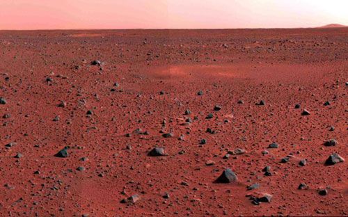 NASA เผยภาพบนดาวอังคารพื้นสีแดงอ่อน