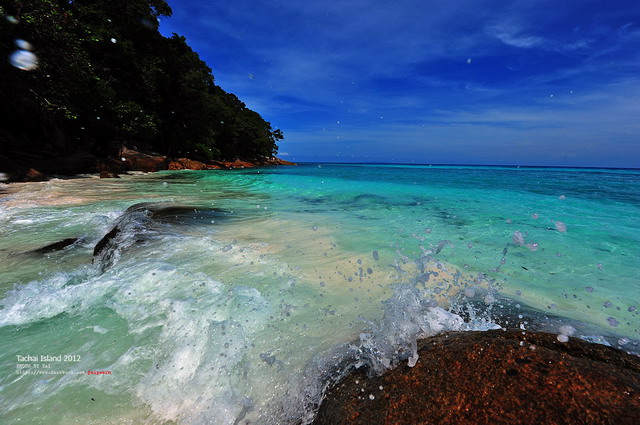 หาดทรายขาวๆ ณ เกาะตาชัย 