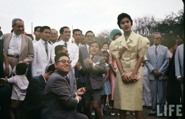 รวมพระอิริยาบถพร้อมหน้าพร้อมตาในพระราชวัง ร.9 พระราชินีและพระบรมวงศานุวงศ์