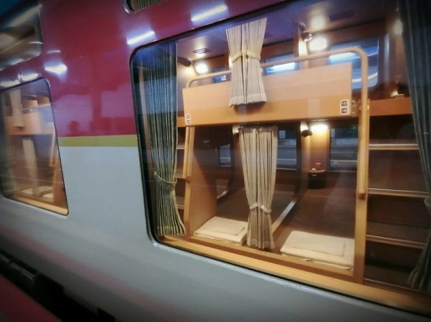 ชมขบวนรถไฟ ‘ตู้นอน’ญี่ปุ่น ข้างนอกธรรมดา แต่ข้างในคือโรงแรม 5 ดาว!!