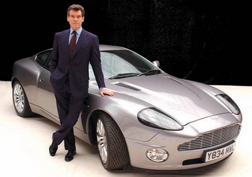Pierce Brosnan กับ Aston Martin พาหนะคู่ใจในเรื่อง