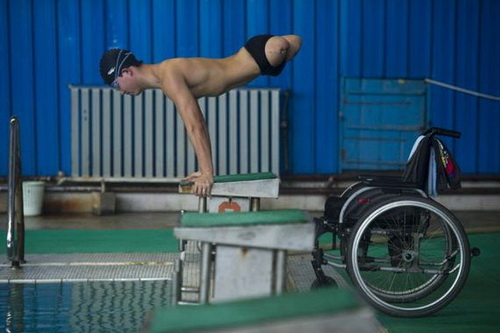 นักว่ายน้ำ ผู้พิการ...แต่หัวใจแกร่ง!!!