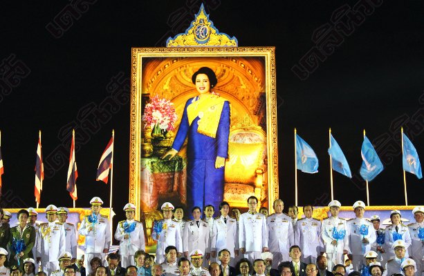 ภาพชุด แสงเทียนสว่างไสวทั่วไทยเทิดไท้ราชินี