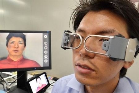 ญี่ปุ่นโชว์ แว่นตา ฉลาดๆ คู่แข่ง Google Glass