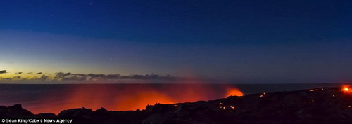 ชมภาพสุดระทึก-เสี่ยงตายลาวา รัฐฮาวายไหลทะลักจากภูเขาไฟ