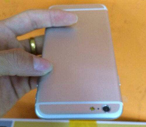 หลุดตัวจริง? เครื่องต้นแบบ iPhone 6 สีเงิน