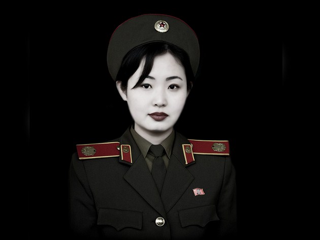 สาวในเครื่องแบบแห่งเมืองหลวง Pyongyang  