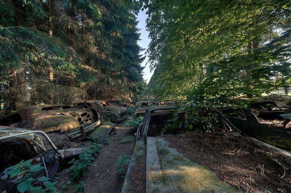 สุสาน Chatillon Car Graveyard สุสานรถสมัยสงครามโลกเบลเยี่ยม 