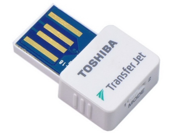 Toshiba เปิดตัว TranferJet อแดปเตอร์ถ่ายข้อมูลให้ iPhone, iPad 