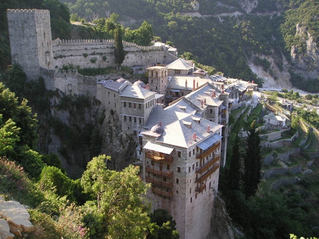 เมานต์แอทอส (Mount Athos) ภูเขาศักดิ์สิทธิ์ที่สตรี-เด็กห้ามเข้า