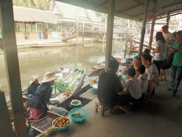 บ้านน้ำเป็น รีสอร์ท บ้านพักริมน้ำอัมพวา...ความสุขที่สัมผัสได้แบบครบรส