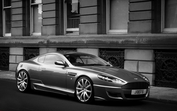 Aston Martin DB9 รถของเดการ์ด ชอว์ ตัวร้ายของเรื่องที่ เจสัน สแตแธ่ม รับบท