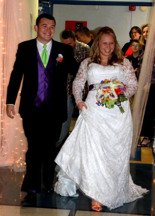 ซึ้งอ่ะ!! จากเด็กน้อยในงานแต่ง 17ปีผ่านไปกลายเป็นคู่แต่งงานในโบสถ์หลังเดิม!!