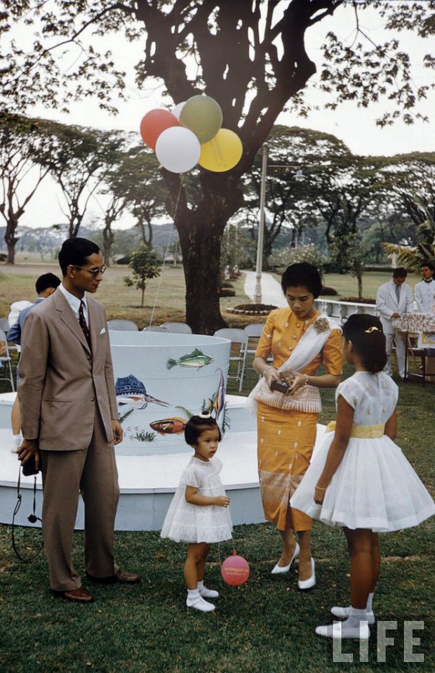 แชร์เก็บไว้ด่วน!! พระบรมฉายาลักษณ์ จากตากล้องฝรั่ง ถ่ายไว้เมื่อปี 1960 หาดูยาก