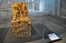 นักออกแบบแดนมะกะโรนีสร้างเก้าอี้จากเต้าหู้