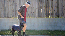 สุดซึ้ง!คุณปู่ออสซี่วัย70ปีเดิน300โล ตามหาเจ้าเบนจิสุนัขแสนรัก 