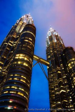 10 Petronas Towers ประเทศมาเลเซีย