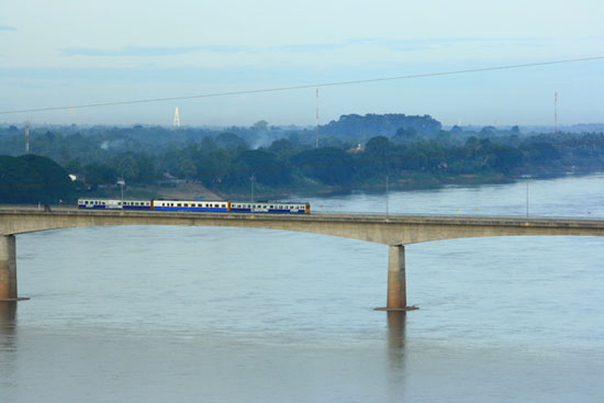 เสน่ห์แม่น้ำโขง ณ สะพานมิตรภาพไทย-ลาว หนองคาย