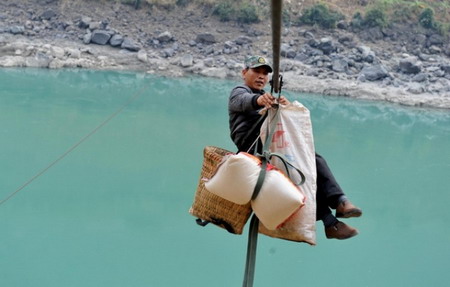 เสียวไม่มีใครเกิน วิธีข้ามแม่น้ำของชาวจีน