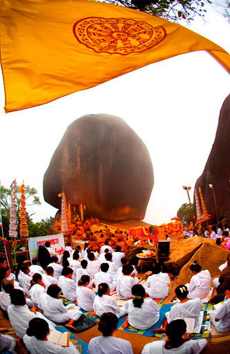 งานนมัสการรอยพระพุทธบาทพลวง เขาคิชฌกูฏ