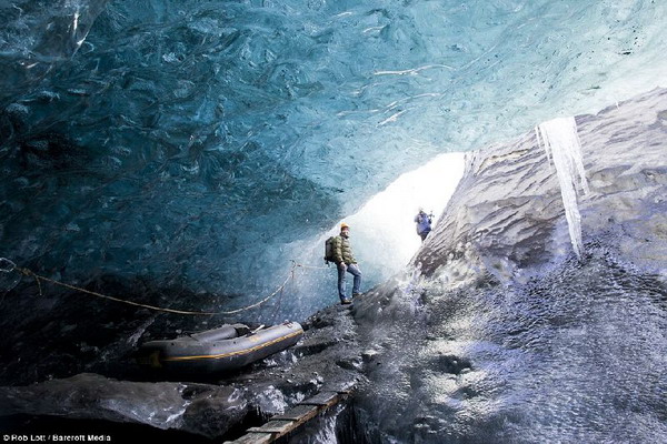 ฮือฮา ชมถ้ำน้ำแข็งงดงามตา แหล่งท่องเที่ยวมรดกแห่งชาติไอซ์แลนด์
