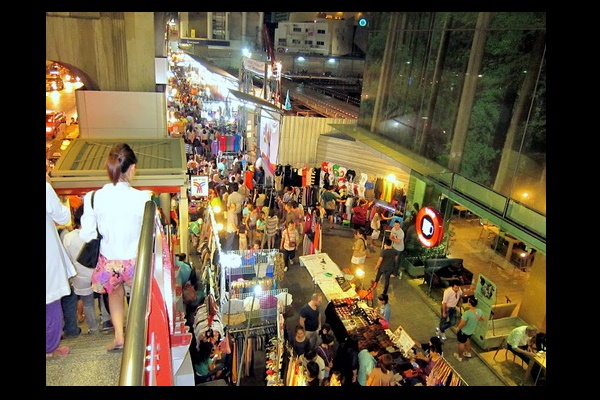 10 อันดับ ตลาดกลางคืน ที่คนไทยไปช้อปมากที่สุด!!