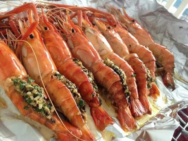 กุ้งอบเนยกระเทียมพริกไทยดำ