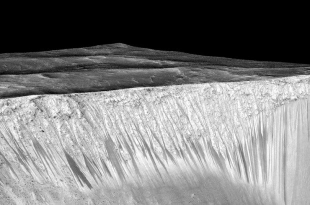 ค้นพบ’น้ำ’บนดาวอังคาร กับคำถามที่ว่า’มีสิ่งมีชีวิต’ซ่อนอยู่หรือไม่?!