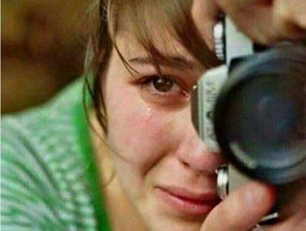 ผู้หญิงคนนี้ถ่ายภาพไป ร้องไห้ไป  ลองมาดูภาพที่เธอถ่าย...