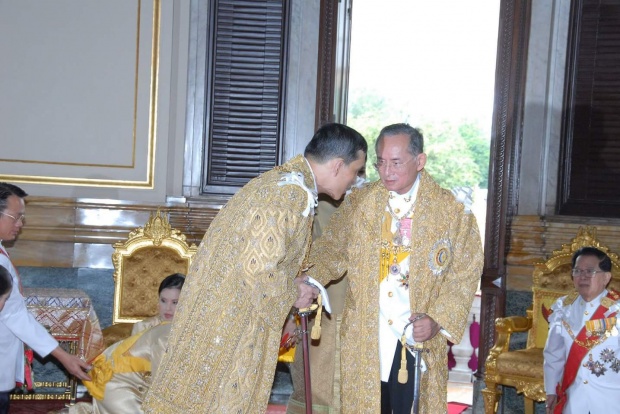 เบื้องหลังภาพ พระราชา-พระราชินี เคียงข้างฉลองราชย์ 60 ปี คือที่สุดของความรัก