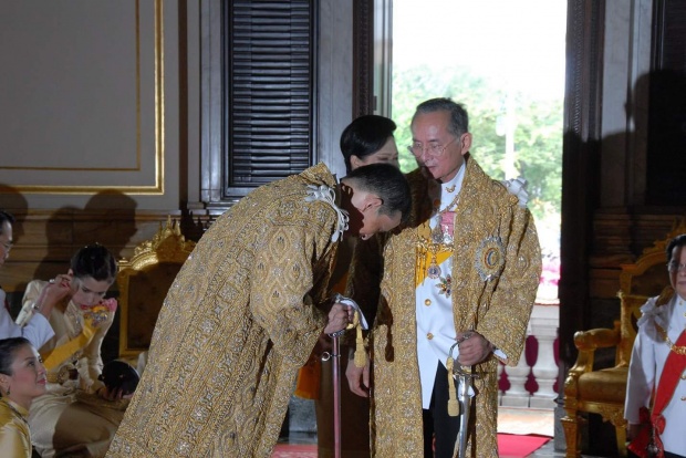 เบื้องหลังภาพ พระราชา-พระราชินี เคียงข้างฉลองราชย์ 60 ปี คือที่สุดของความรัก