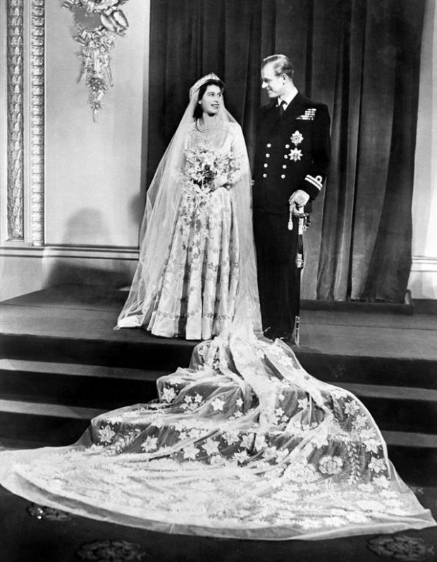ย้อนรอยส่องราคา 3 ชุดแต่งงานสุดเลอค่า สมศักดิ์ศรีเจ้าสาวแห่งราชวงศ์อังกฤษ