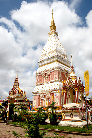 พระธาตุเรณู พระธาตุประจำวันจันทร์