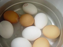 เคล็ดลับ: วิธีต้มไข่ให้ปอกเปลือกง่าย