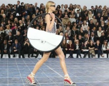 ล้ำๆ กับ Hula Hoop Bag จาก Chanel